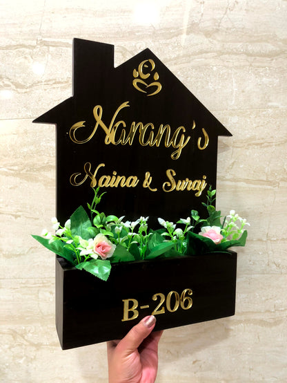 Black Hut Planter Nameplate